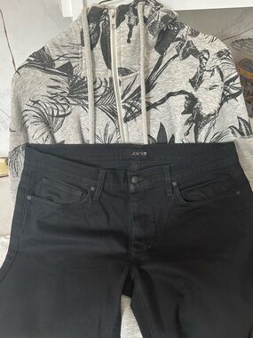 Jeans & Hoodie Outfit. Joe Jeans Blk Slim Stretch Jeans/H&M Grey Hoodie (Outfit)